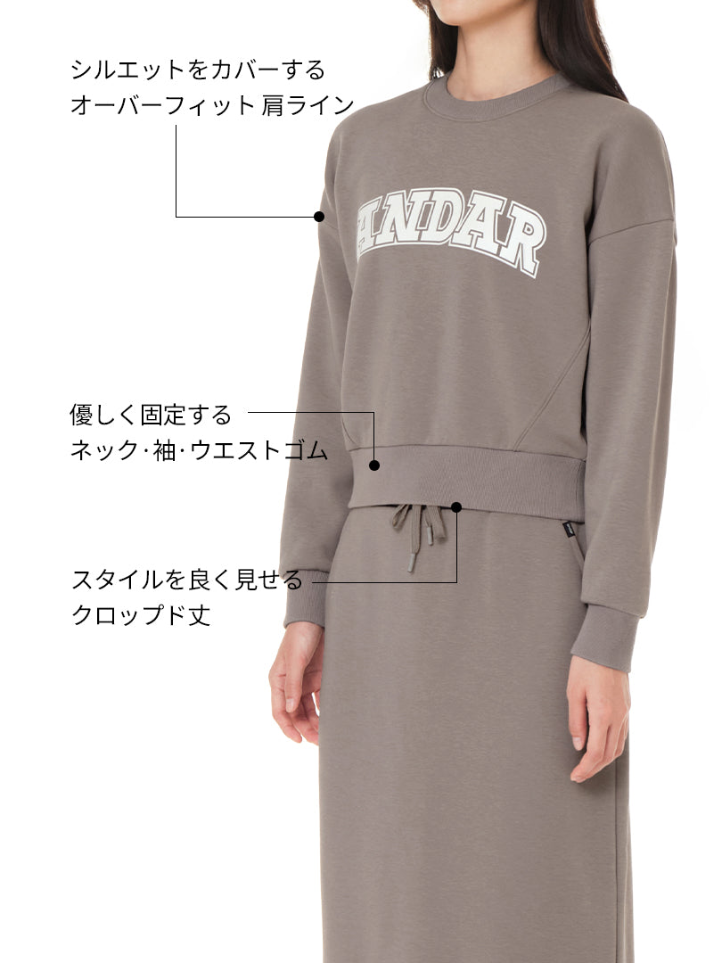 シグネチャー ロゴ ストレッチ フリース クロップド スウェットシャツ - andar JAPAN